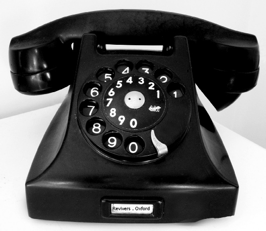 Black bakerlite vintage Ericsson rotary dial telephone